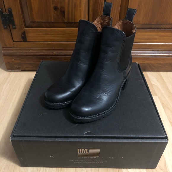 Frye Shoes - Frye Sabrina Chelsea Boots